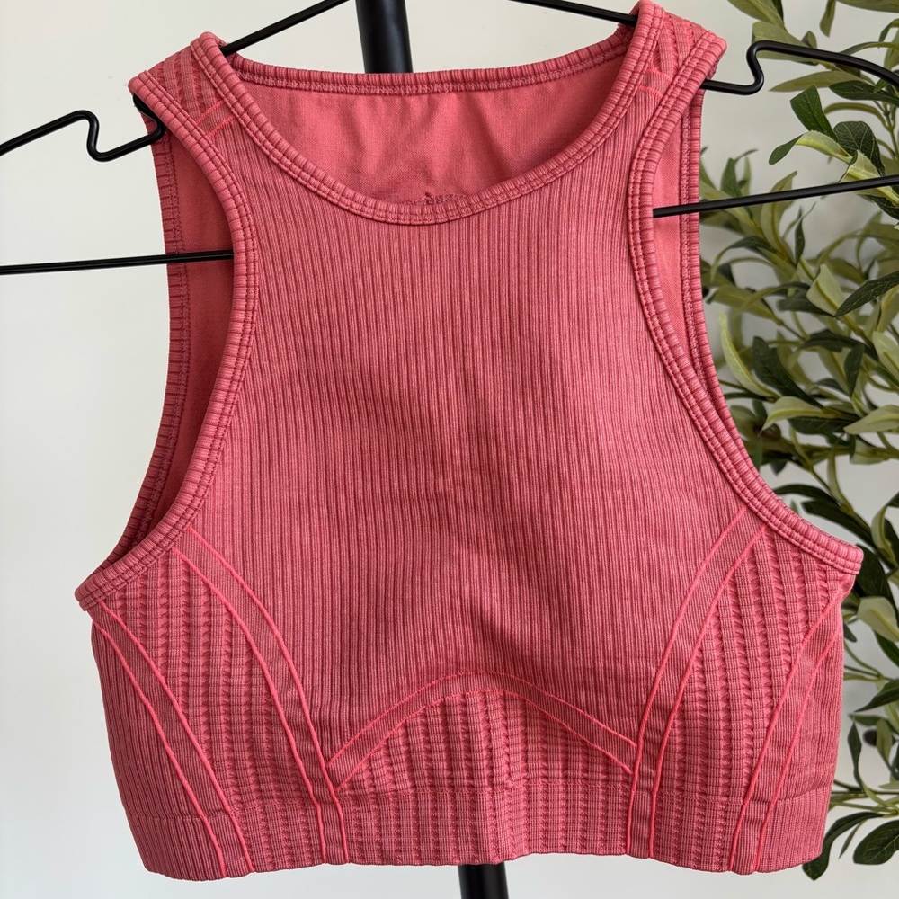• [Fabletics] Keyhole Sports Bra •